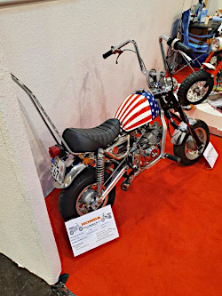 Oldtimer Motorrad Honda; anklicken zum Vergrößern