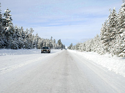 Schneebedeckte Straße